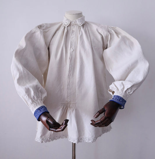 1930s Transylvanian Folk Blouse in Homespun Linen with Mother-of-Pearl Buttons