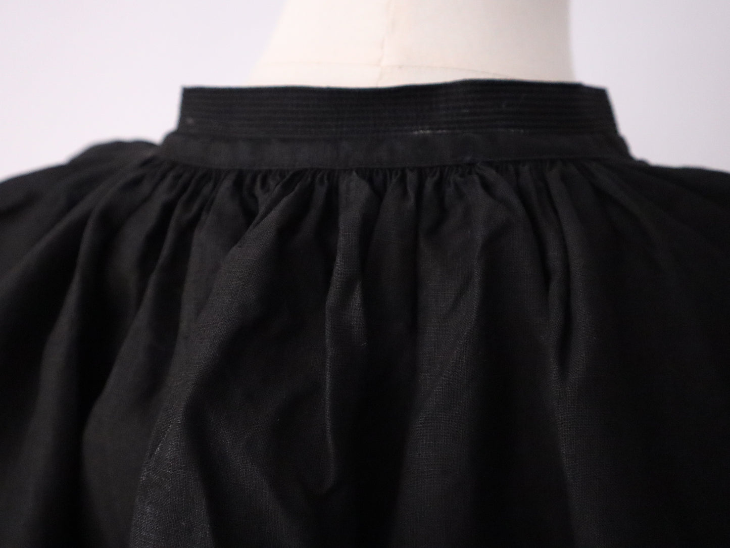 Antique French Biaude Smock c.1900s – Deep Indigo Linen – Mother-of-Pearl & Black Glass Buttons – Pleated Neckline & Rib Stitch Detail