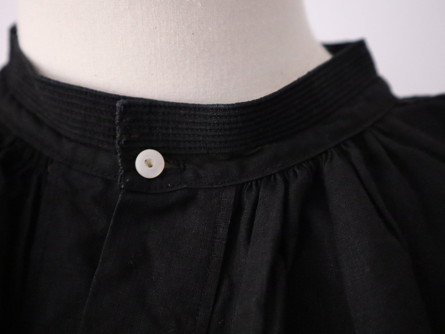 Antique French Biaude Smock c.1900s – Deep Indigo Linen – Mother-of-Pearl & Black Glass Buttons – Pleated Neckline & Rib Stitch Detail