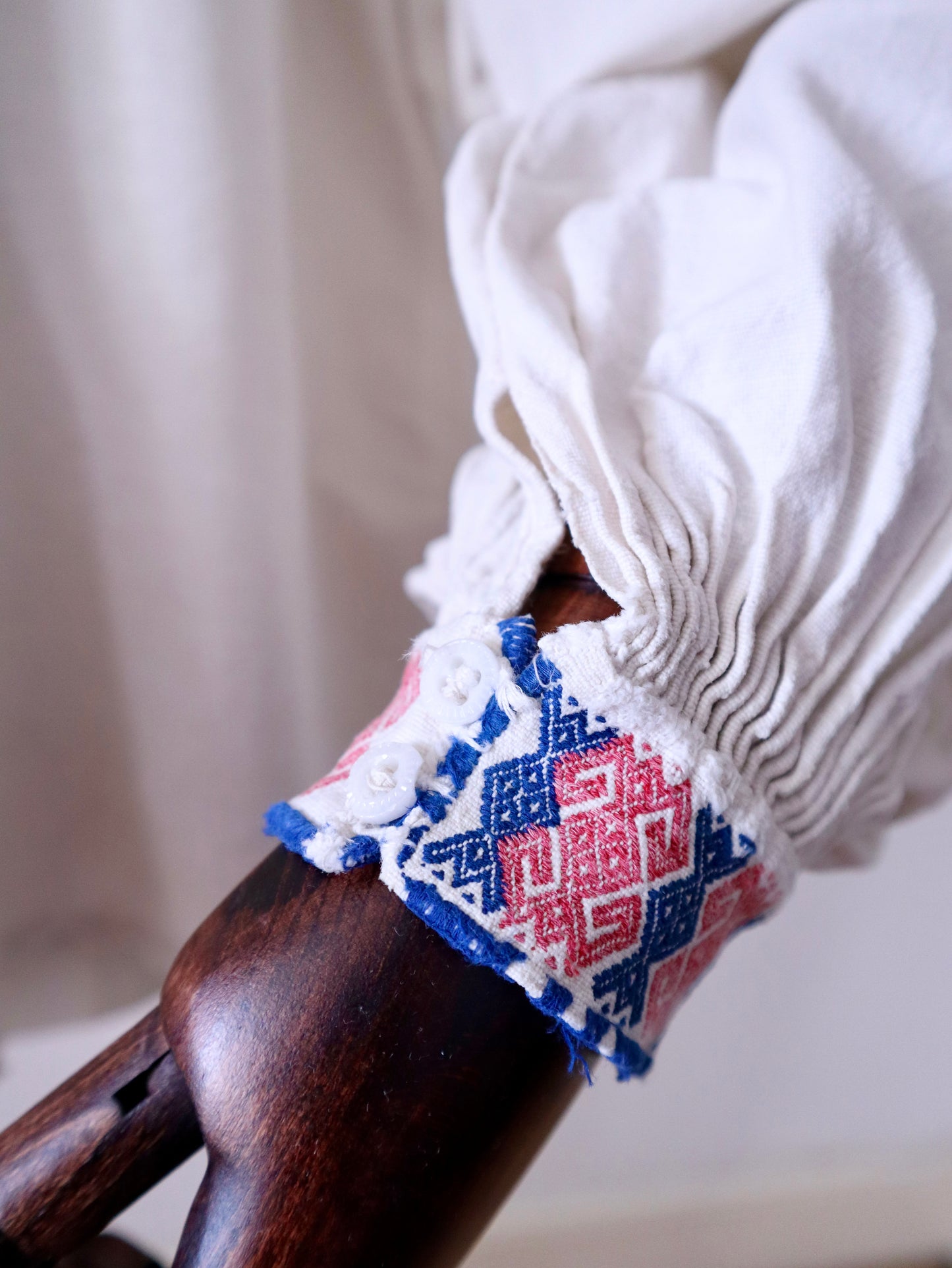 1930s–1940s Transylvanian Folk Shirt – Handwoven Linen with Whitework Embroidery