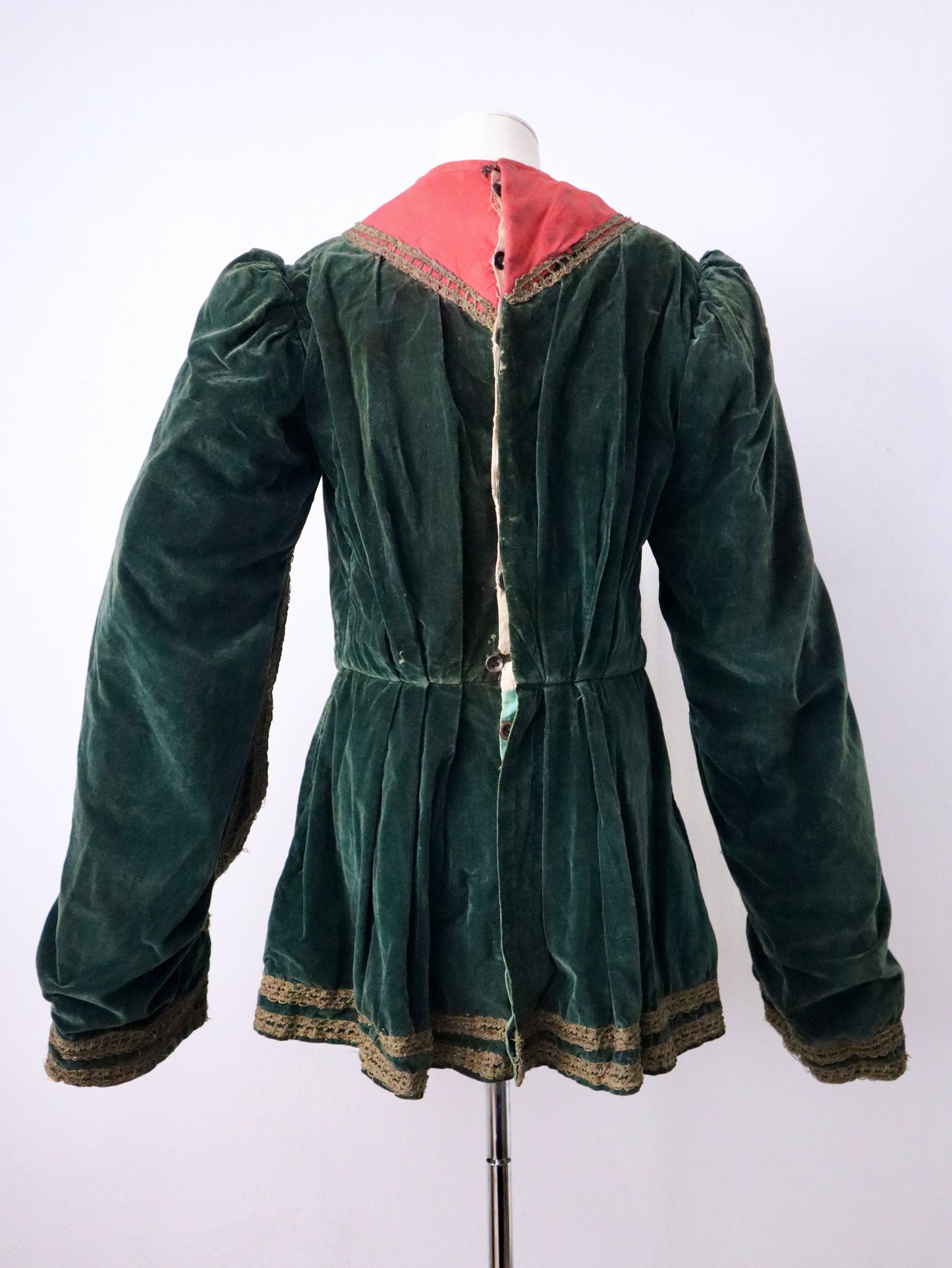 Antique French Renaissance Revival Theatrical Costume
Roize Fils / Aristide Boyer Marseille | c. 1890–1910