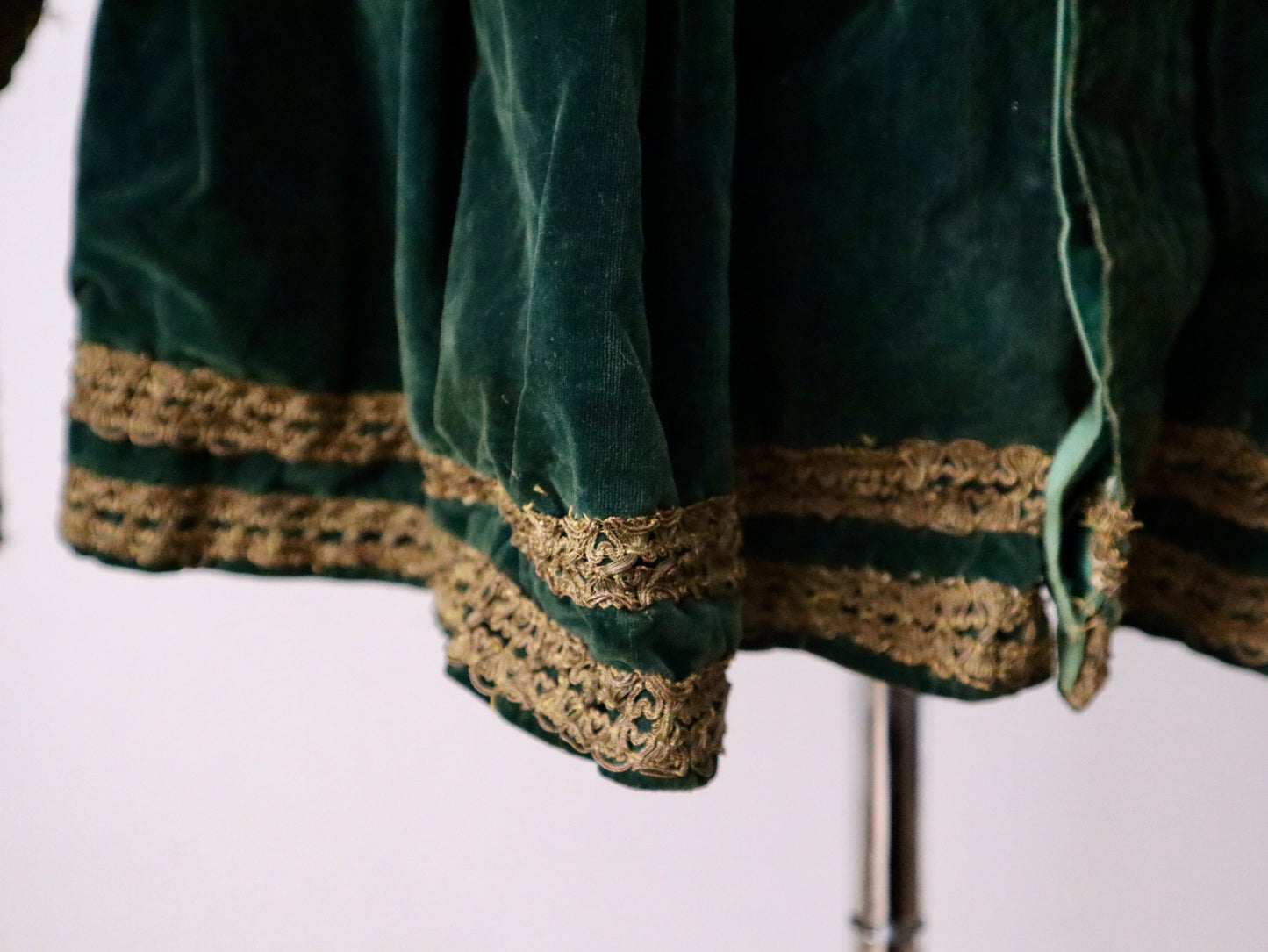 Antique French Renaissance Revival Theatrical Costume
Roize Fils / Aristide Boyer Marseille | c. 1890–1910