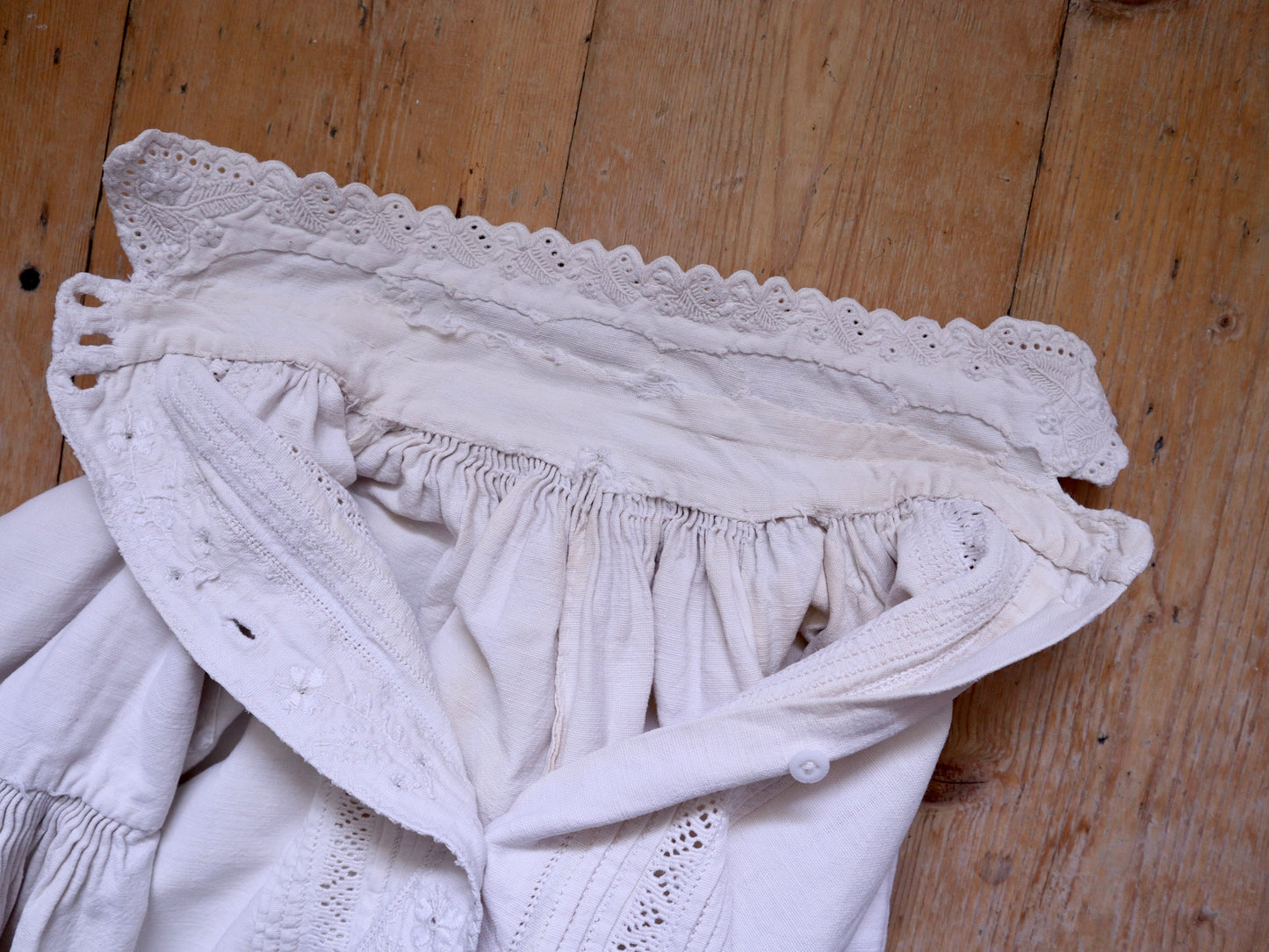 1930s–1940s Transylvanian Folk Shirt – Handwoven Linen with Whitework Embroidery