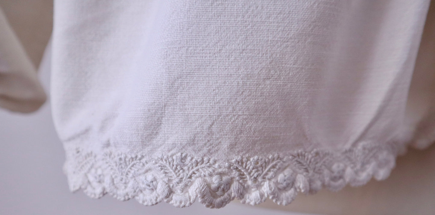 1930s–1940s Transylvanian Folk Shirt – Handwoven Linen with Whitework Embroidery