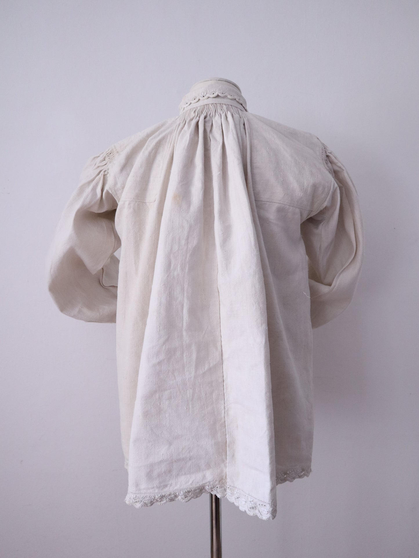 1930s Transylvanian Folk Blouse in Homespun Linen with Mother-of-Pearl Buttons