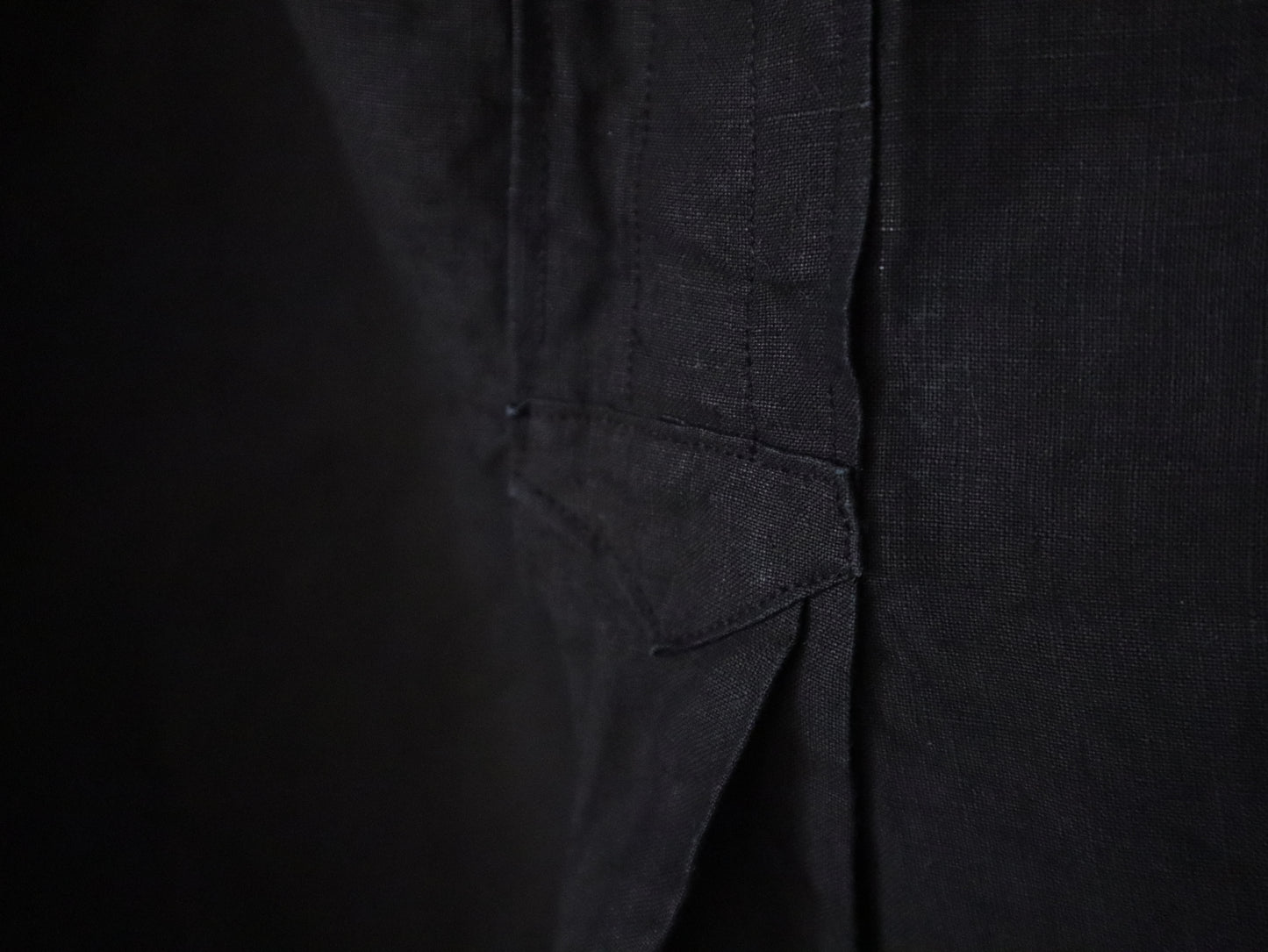 Antique French Biaude Smock c.1900s – Deep Indigo Linen – Mother-of-Pearl & Black Glass Buttons – Pleated Neckline & Rib Stitch Detail