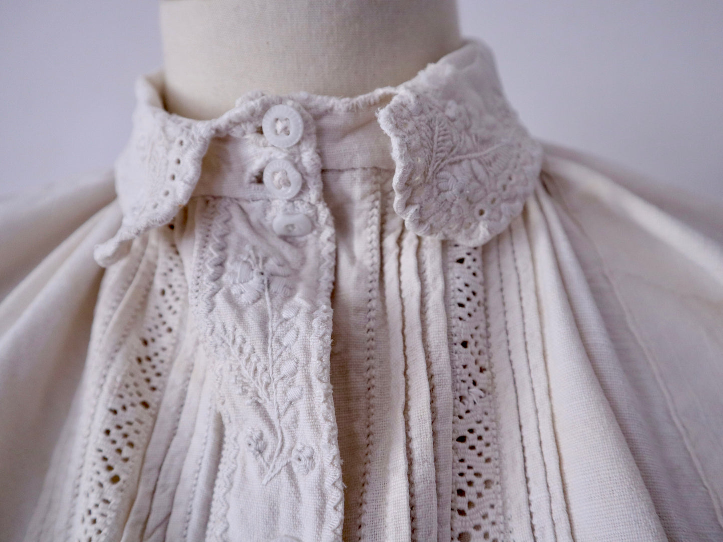 1930s–1940s Transylvanian Folk Shirt – Handwoven Linen with Whitework Embroidery