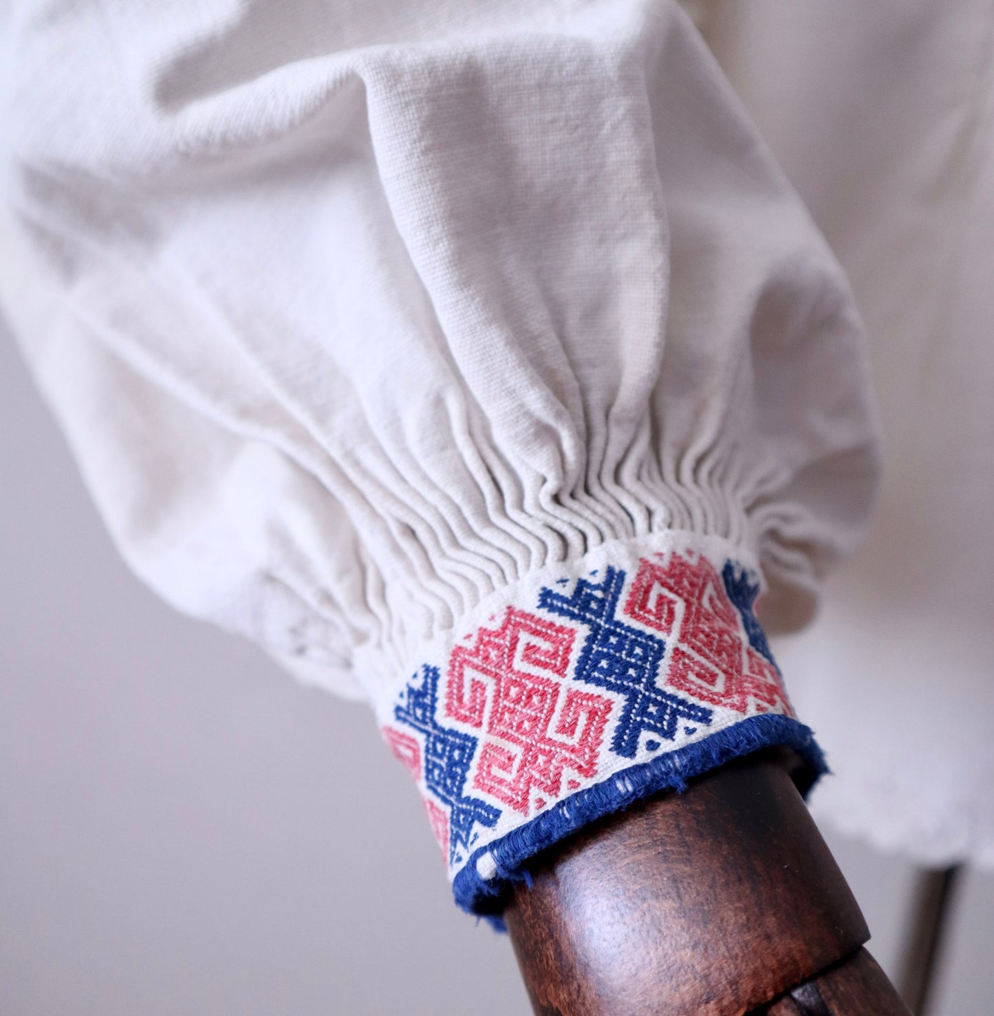 1930s–1940s Transylvanian Folk Shirt – Handwoven Linen with Whitework Embroidery
