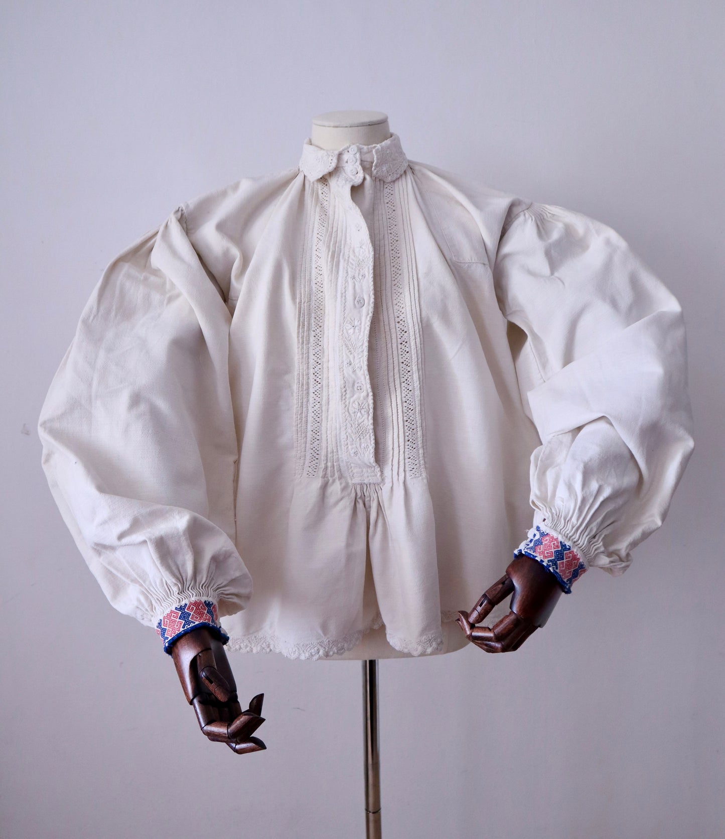 1930s–1940s Transylvanian Folk Shirt – Handwoven Linen with Whitework Embroidery