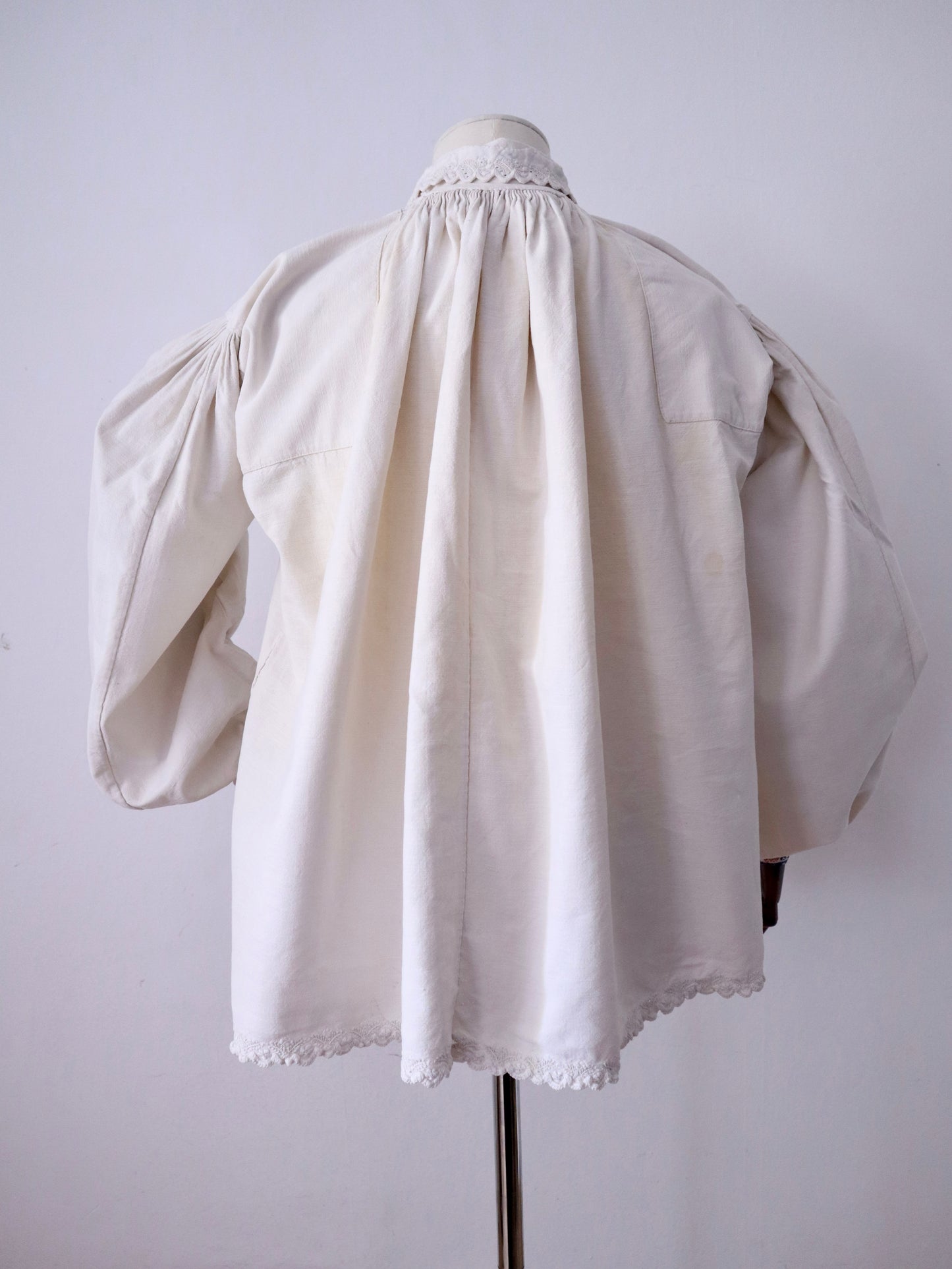 1930s–1940s Transylvanian Folk Shirt – Handwoven Linen with Whitework Embroidery