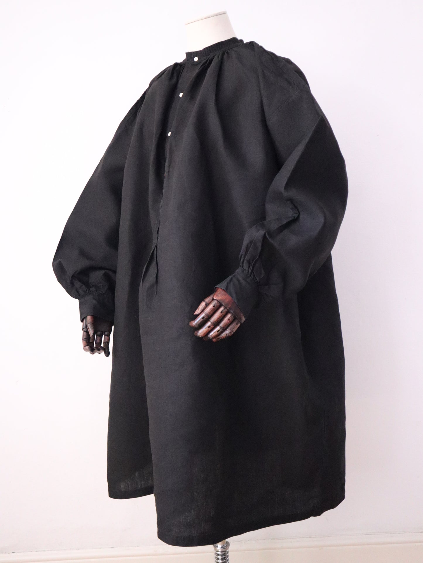 Antique French Biaude Smock c.1900s – Deep Indigo Linen – Mother-of-Pearl & Black Glass Buttons – Pleated Neckline & Rib Stitch Detail