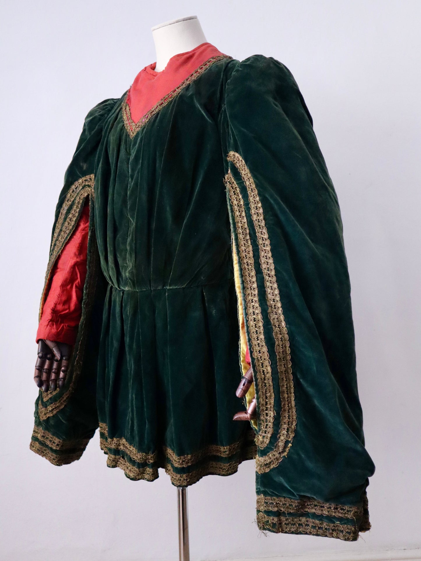 Antique French Renaissance Revival Theatrical Costume
Roize Fils / Aristide Boyer Marseille | c. 1890–1910