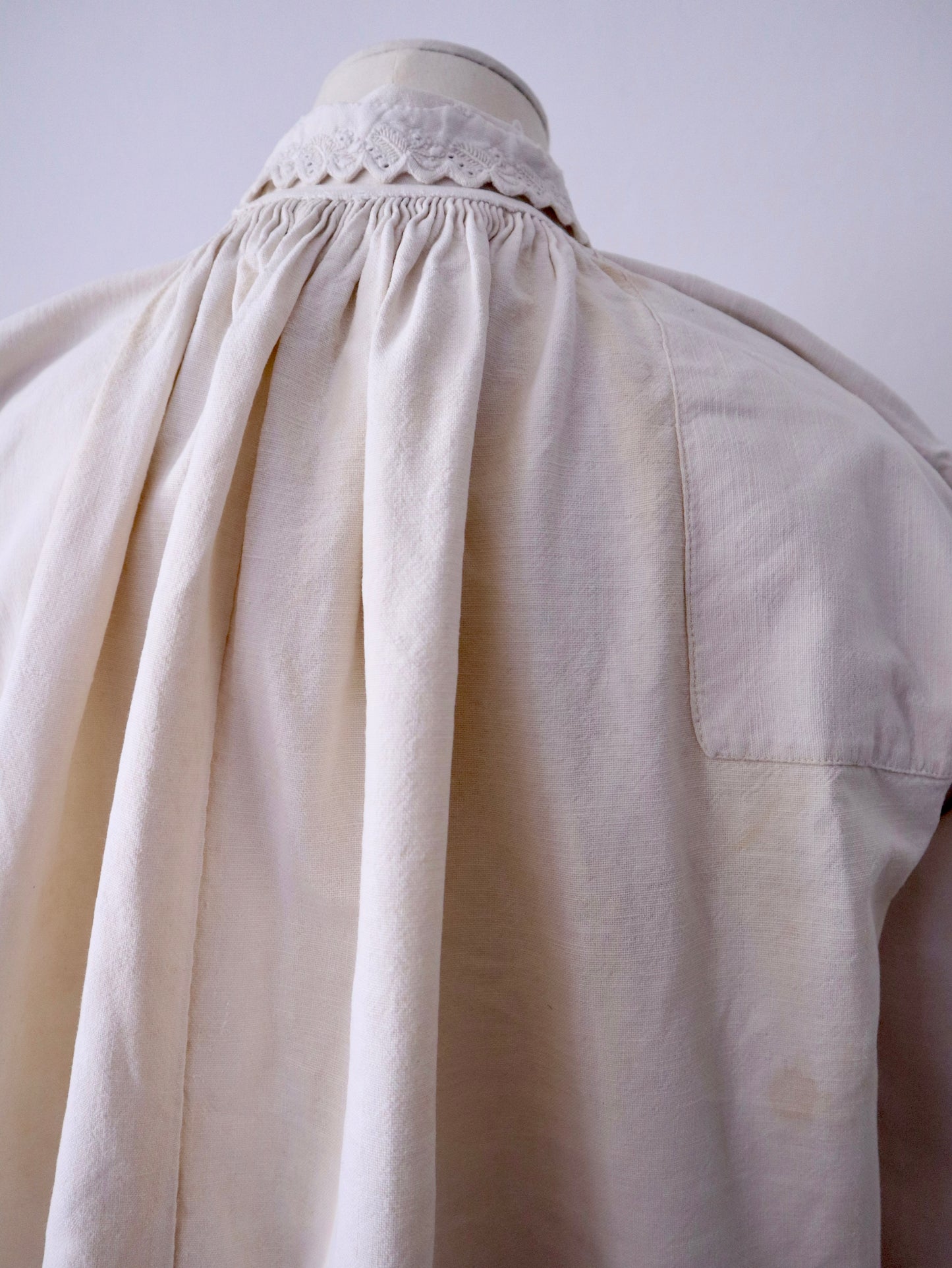1930s–1940s Transylvanian Folk Shirt – Handwoven Linen with Whitework Embroidery
