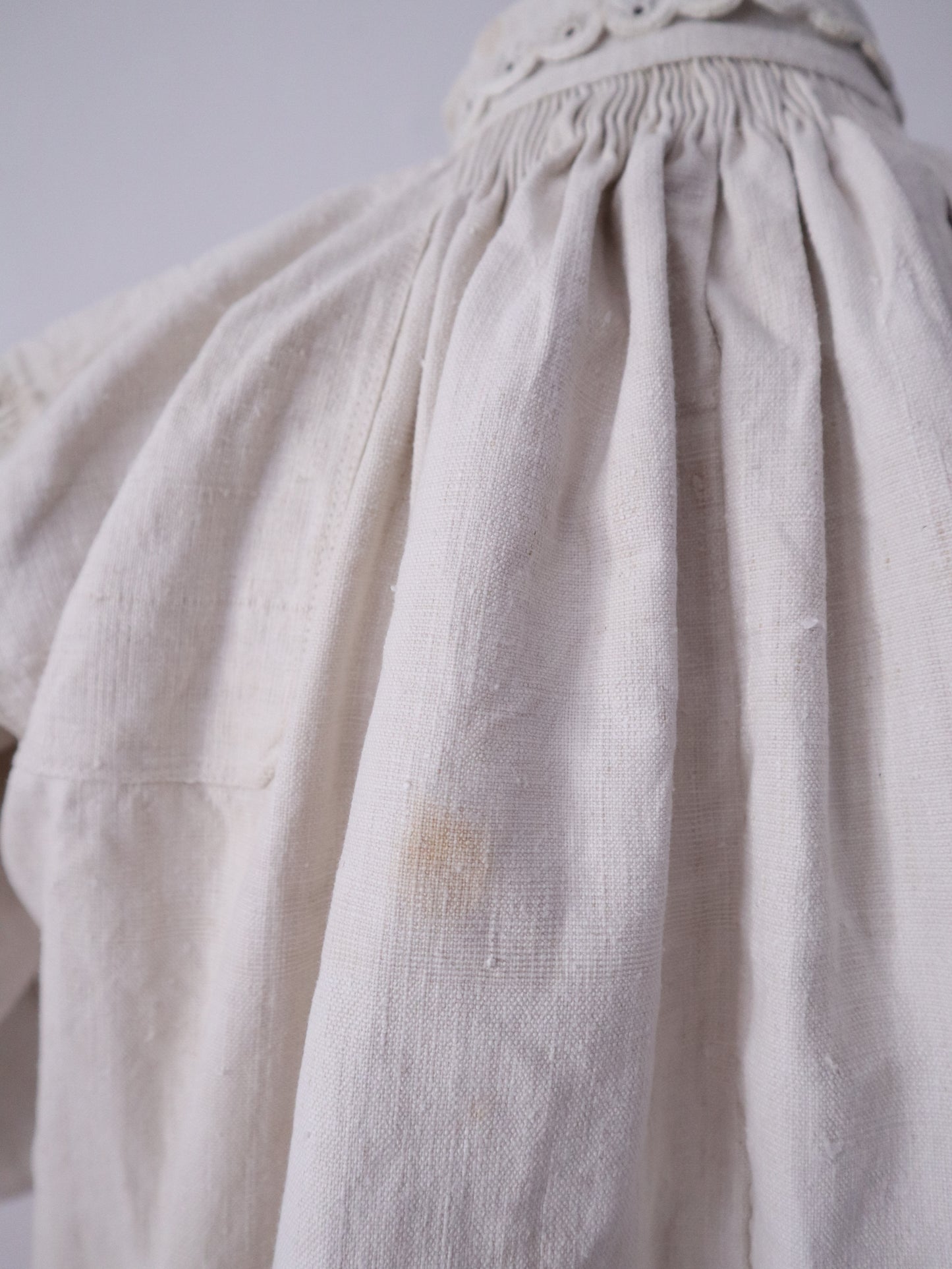 1930s Transylvanian Folk Blouse in Homespun Linen with Mother-of-Pearl Buttons