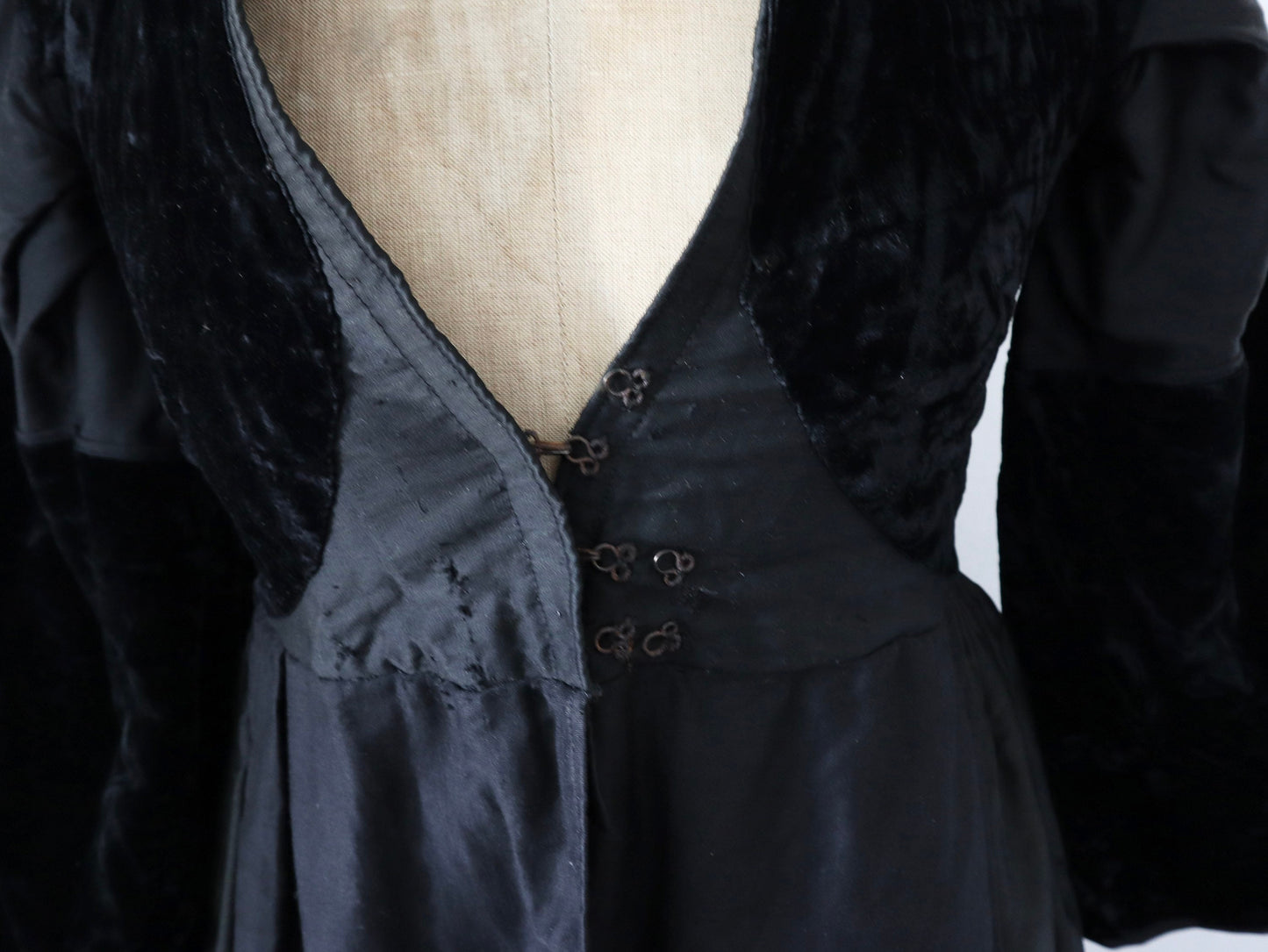 Antique French Breton Costume Dress Bodice Black Velvet Cotton Indigo late 19th century traditional clothing Britanny