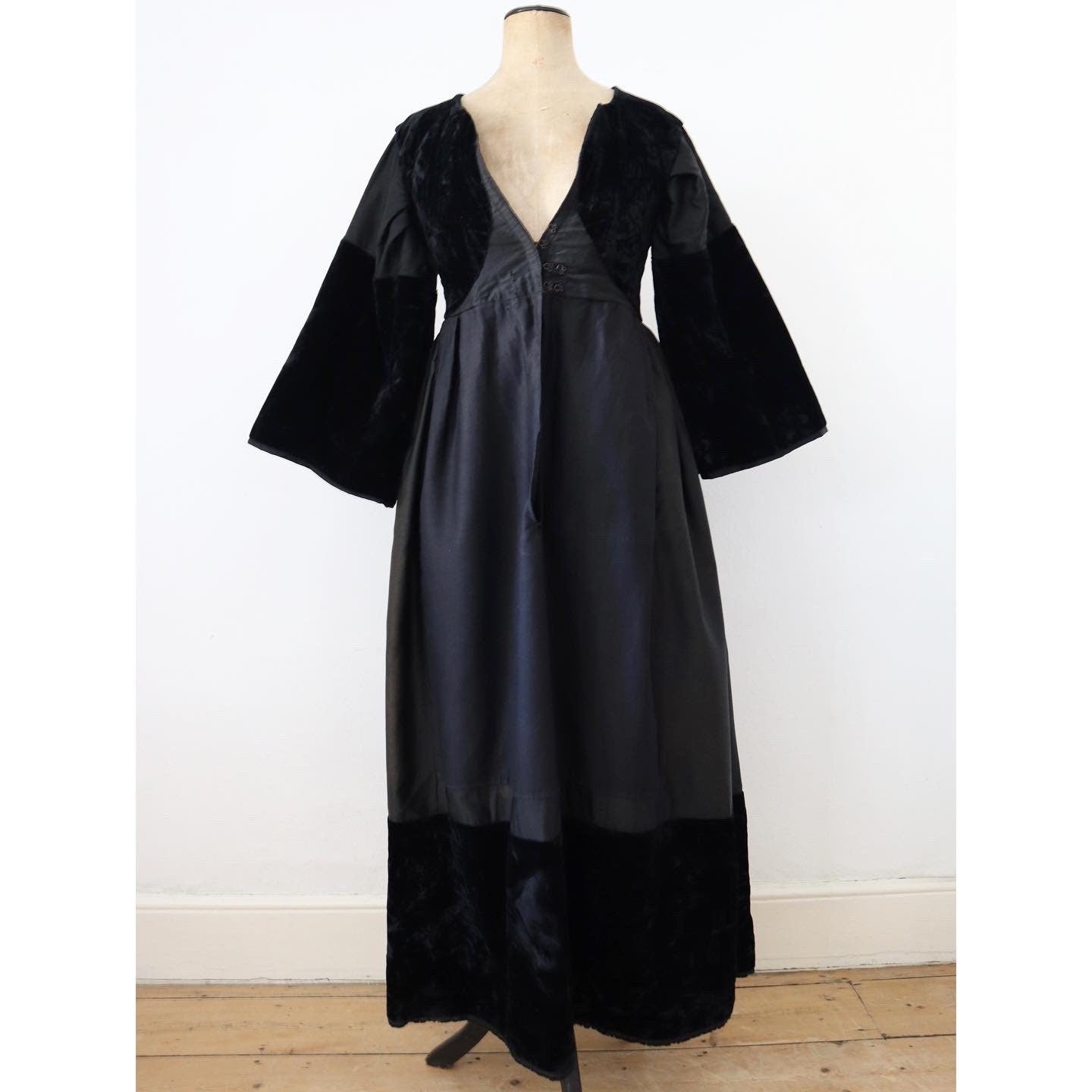 Antique French Breton Costume Dress Bodice Black Velvet Cotton Indigo late 19th century traditional clothing Britanny