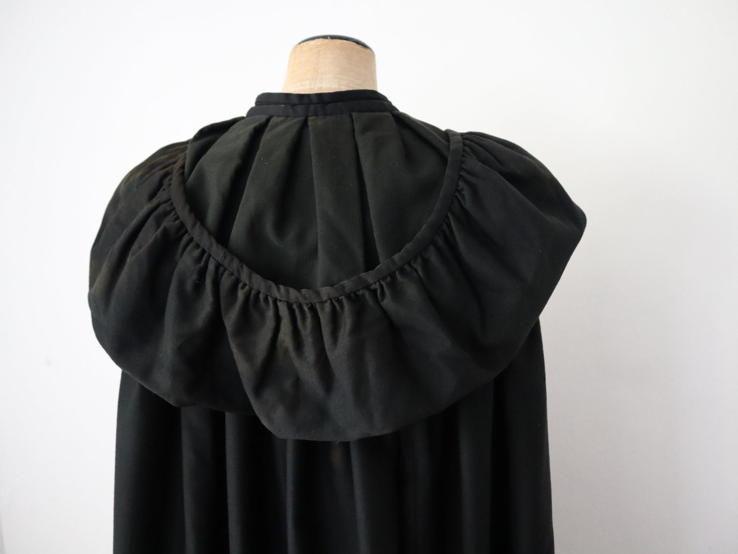 Antique 19th century French Hooded Cape Provençal Traditional Clothing