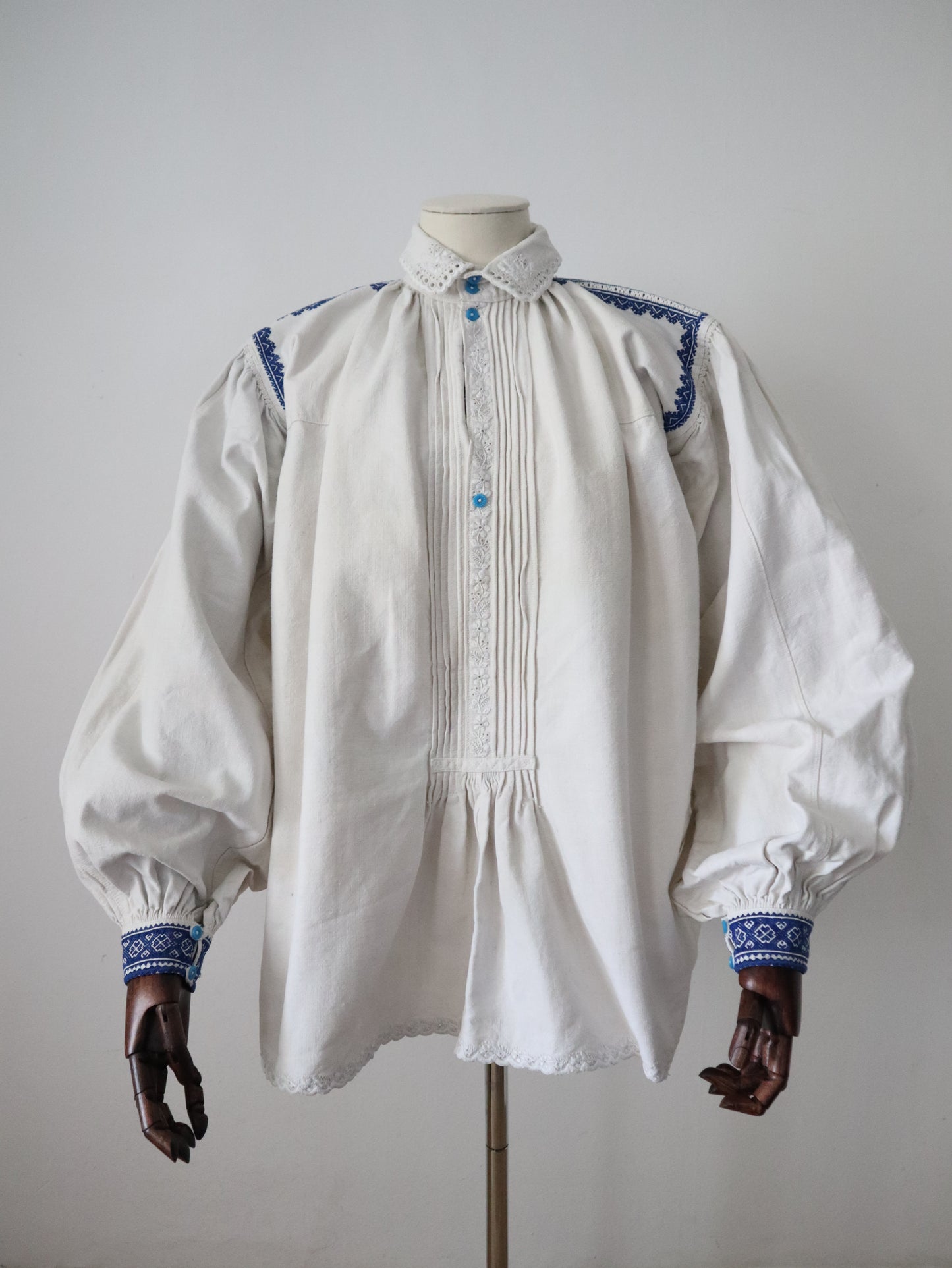 1930s Transylvanian homespun linen folk blouse blue embroidery cutwork floral details blue glass buttons menswear