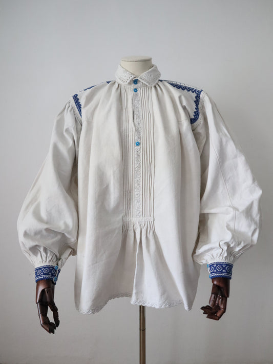 1930s Transylvanian homespun linen folk blouse blue embroidery cutwork floral details blue glass buttons menswear