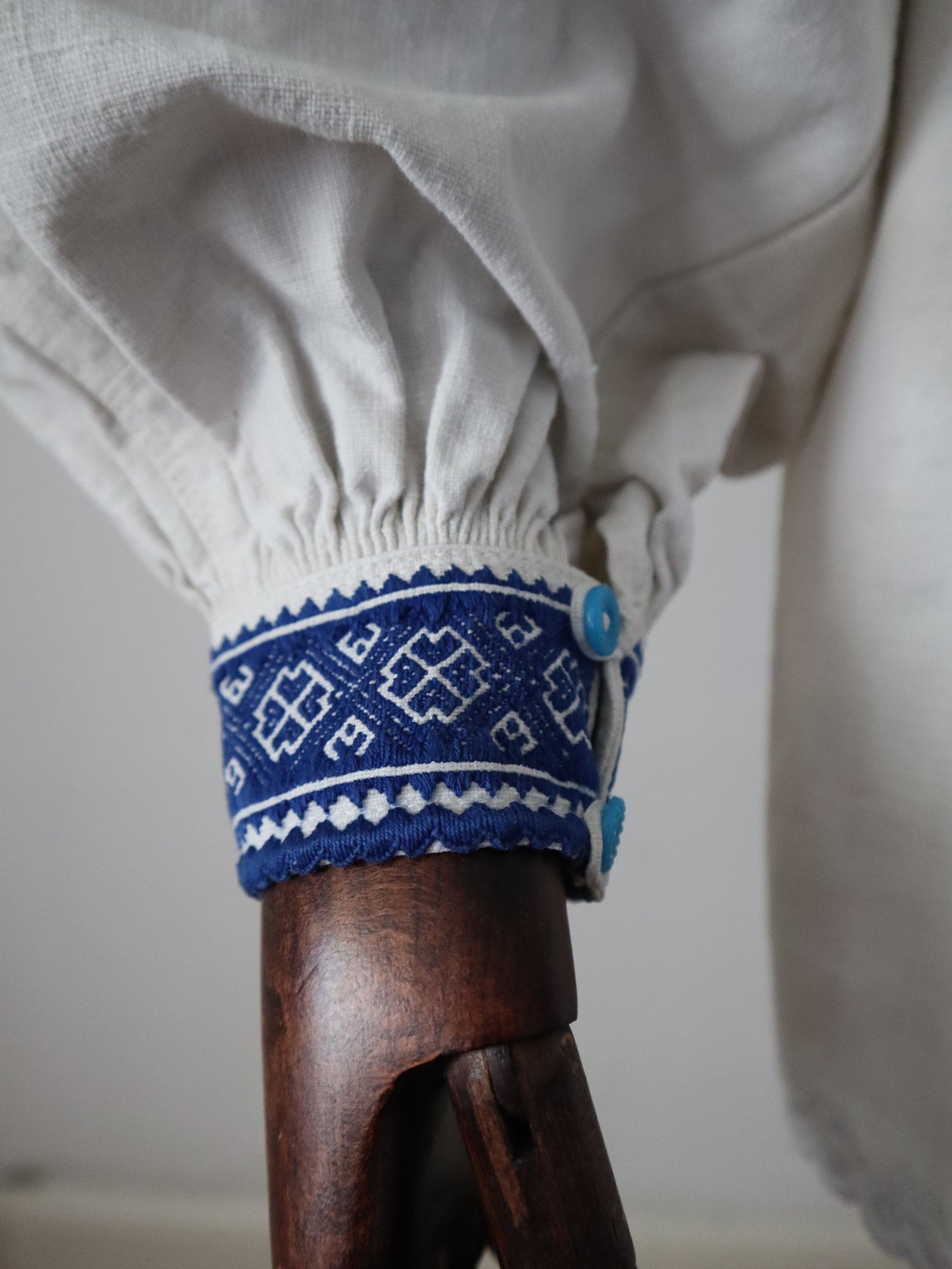 1930s Transylvanian homespun linen folk blouse blue embroidery cutwork floral details blue glass buttons menswear