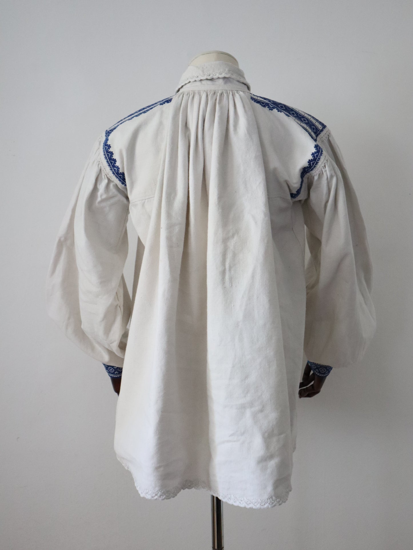 1930s Transylvanian homespun linen folk blouse blue embroidery cutwork floral details blue glass buttons menswear