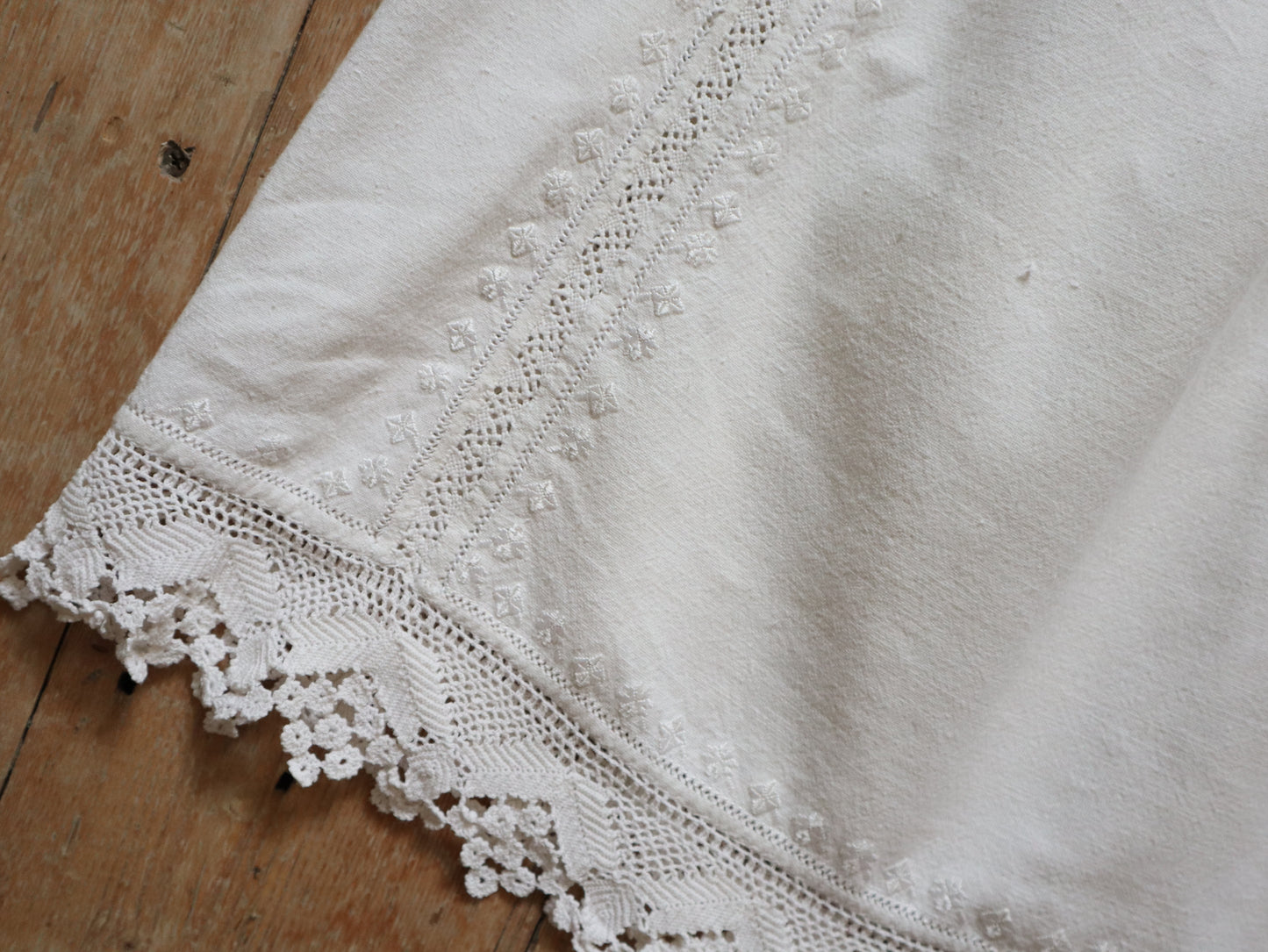 C.1940s Transylvanian White Linen Woven Embroidered Folk Trousers Pants Cropped Wide