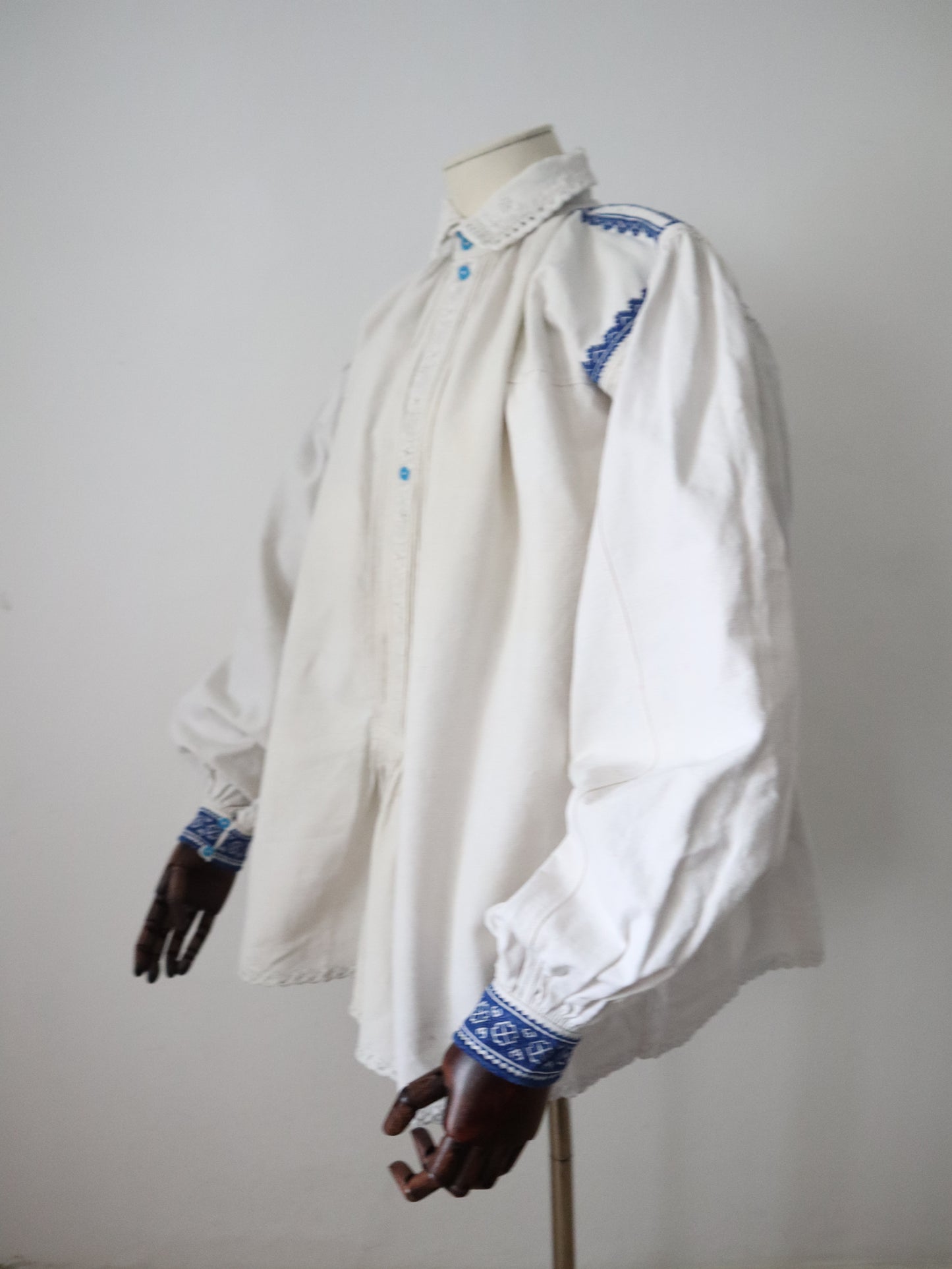 1930s Transylvanian homespun linen folk blouse blue embroidery cutwork floral details blue glass buttons menswear