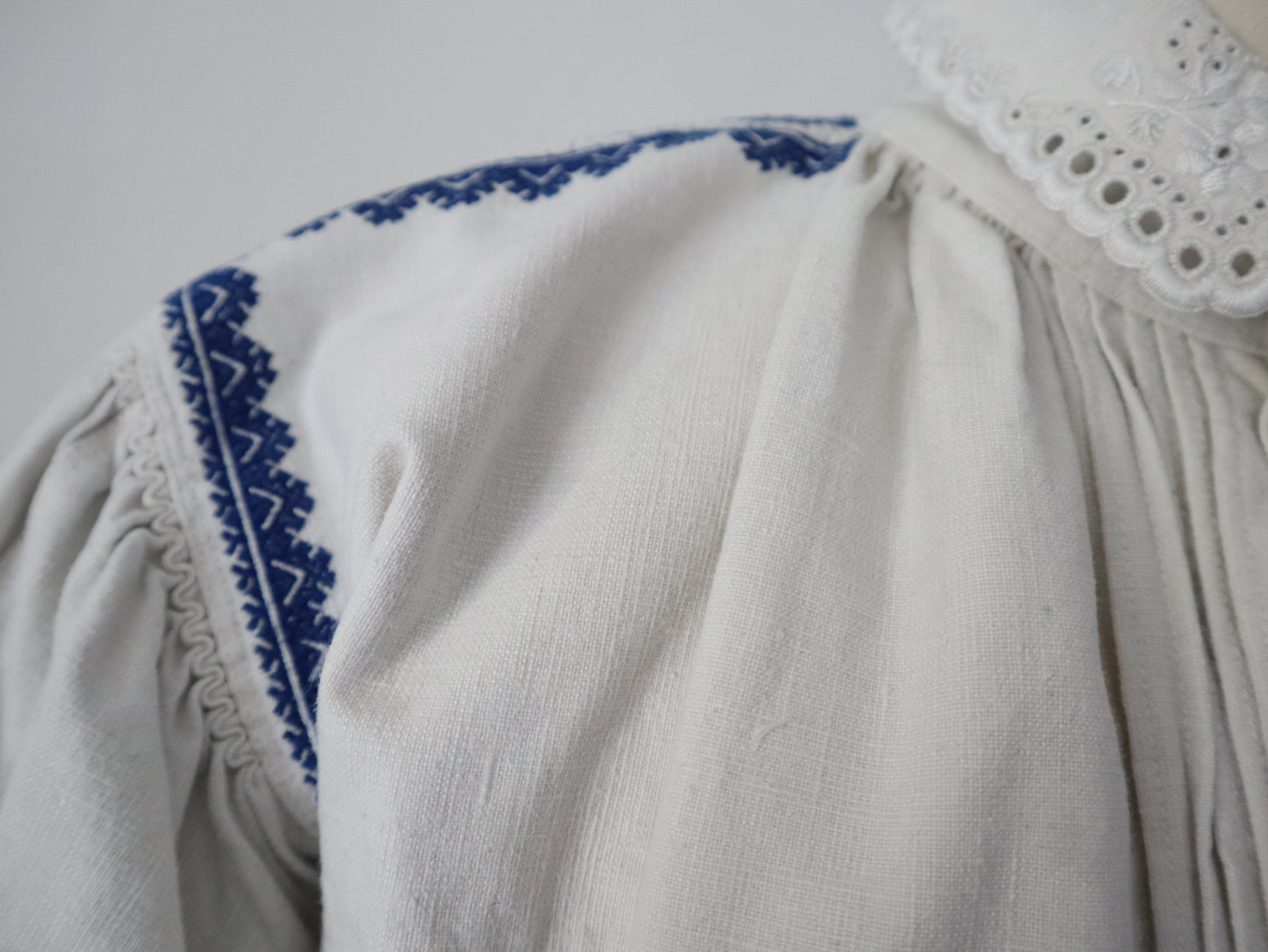 1930s Transylvanian homespun linen folk blouse blue embroidery cutwork floral details blue glass buttons menswear