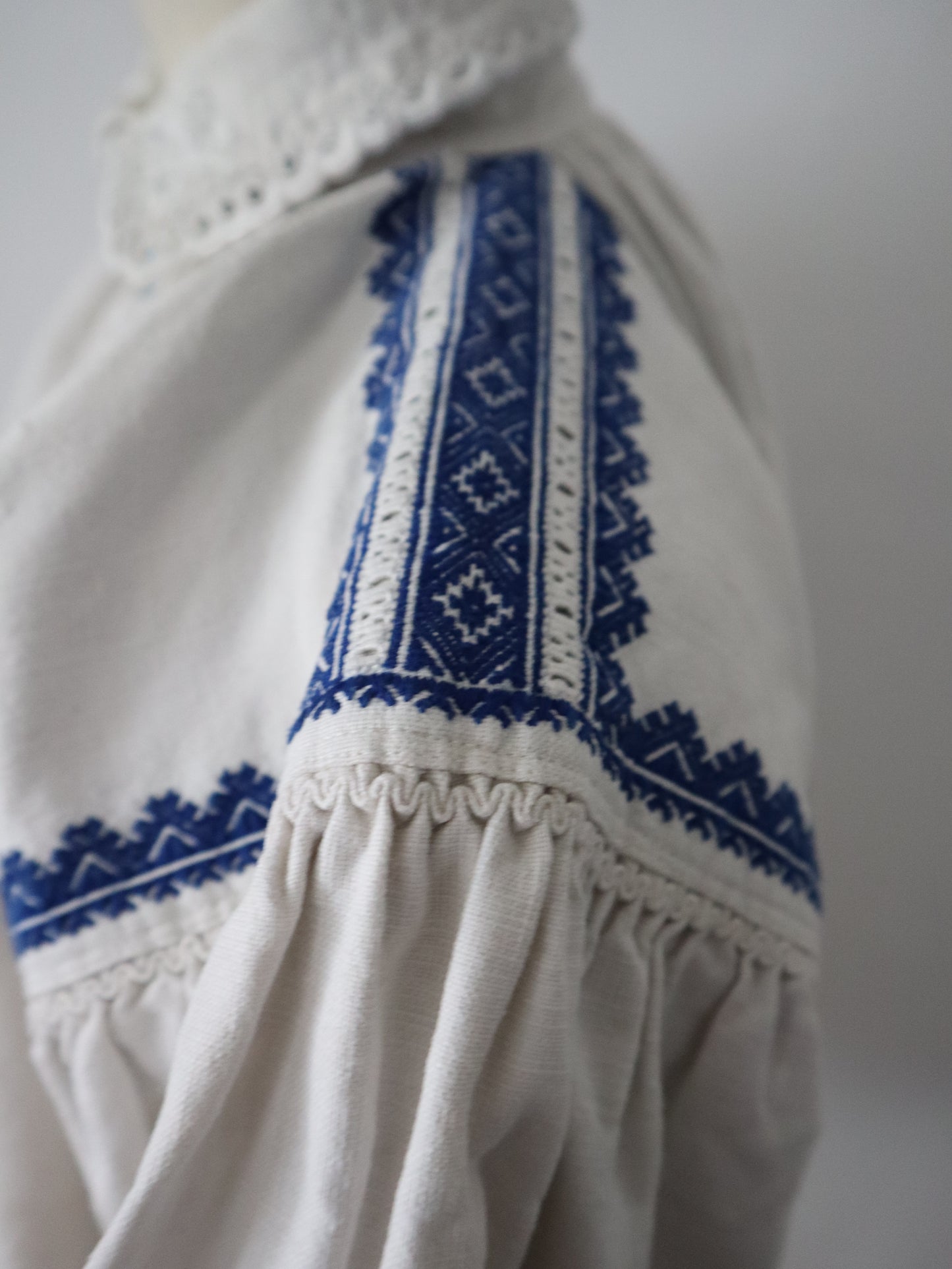 1930s Transylvanian homespun linen folk blouse blue embroidery cutwork floral details blue glass buttons menswear