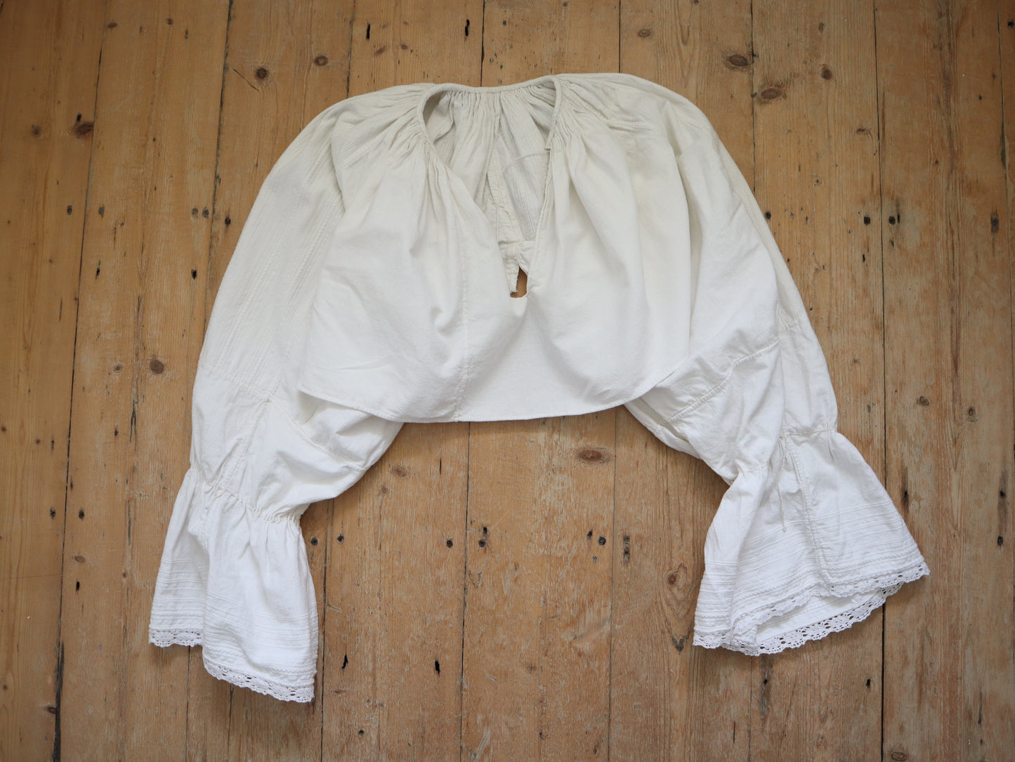 1930s Croatian Folk Blouse White Linen Woven Cropped Big Sleeves Lace Trim