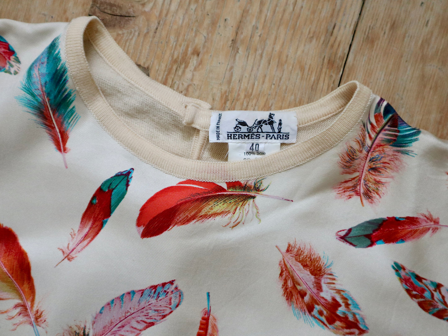 1980s Hermès Feather Plumes Print Silk Top Sweater Vintage RARE