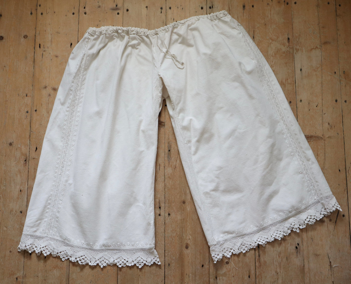 C.1940s Transylvanian White Linen Woven Embroidered Folk Trousers Pants Cropped Wide