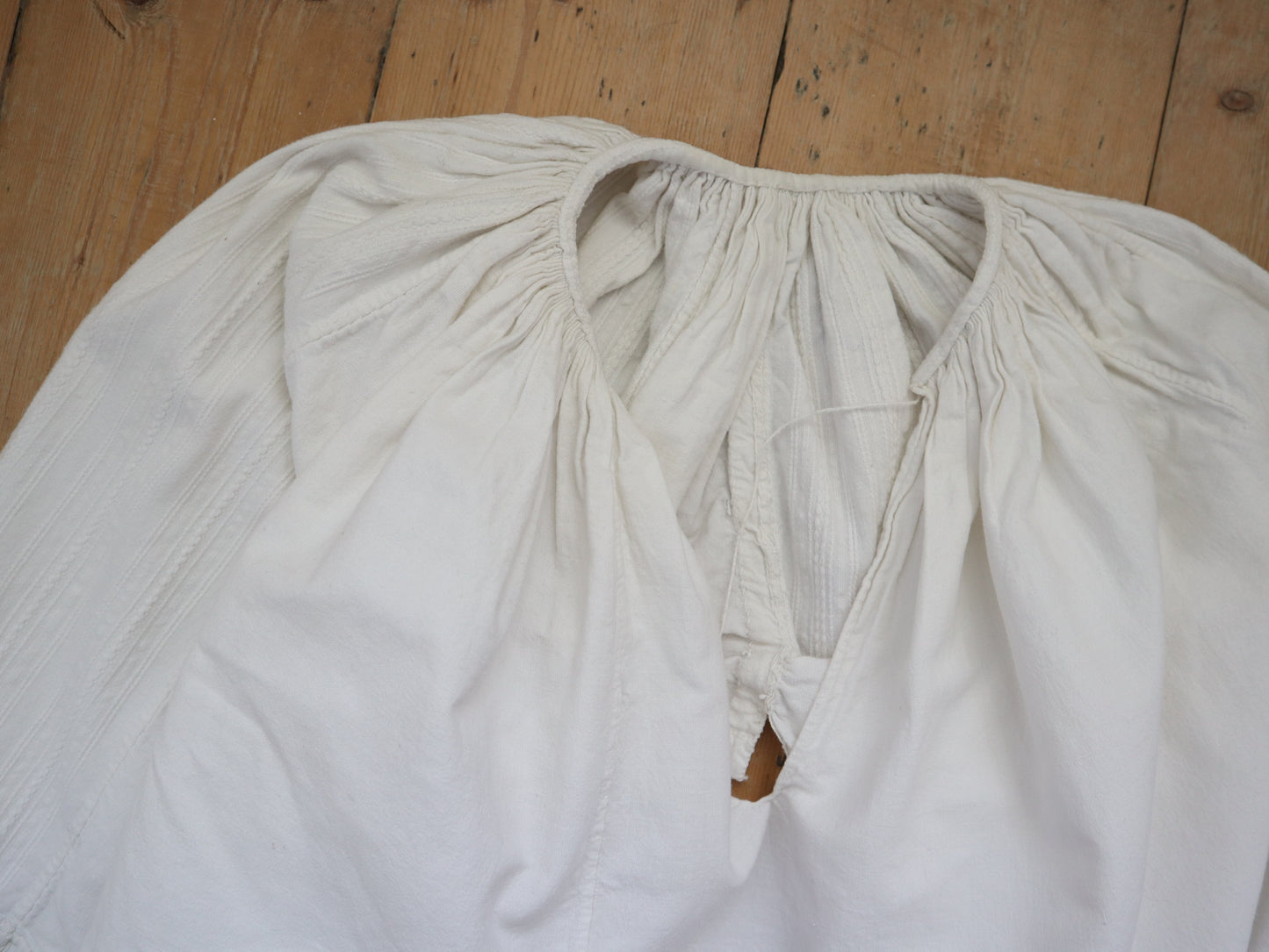 1930s Croatian Folk Blouse White Linen Woven Cropped Big Sleeves Lace Trim