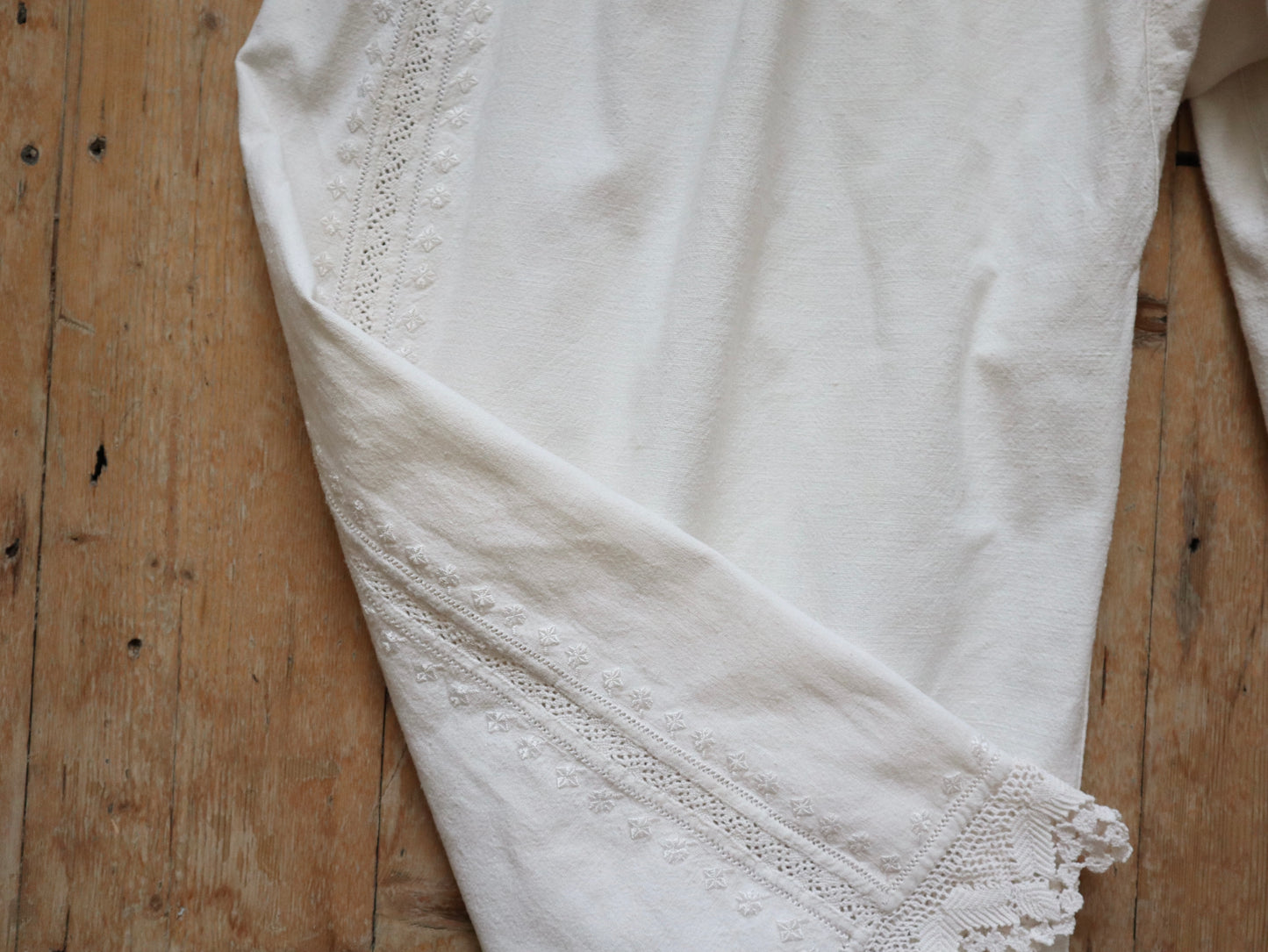 C.1940s Transylvanian White Linen Woven Embroidered Folk Trousers Pants Cropped Wide