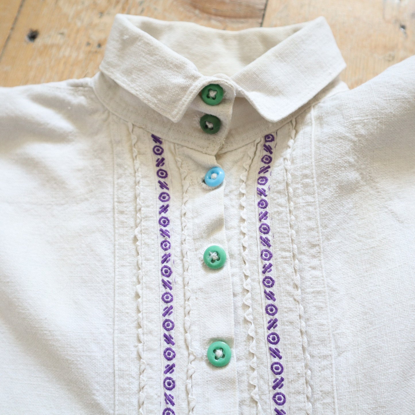 1930s Hungarian Linen Folk Shirt Green Glass Buttons Purple Embroidery Eastern European pleats