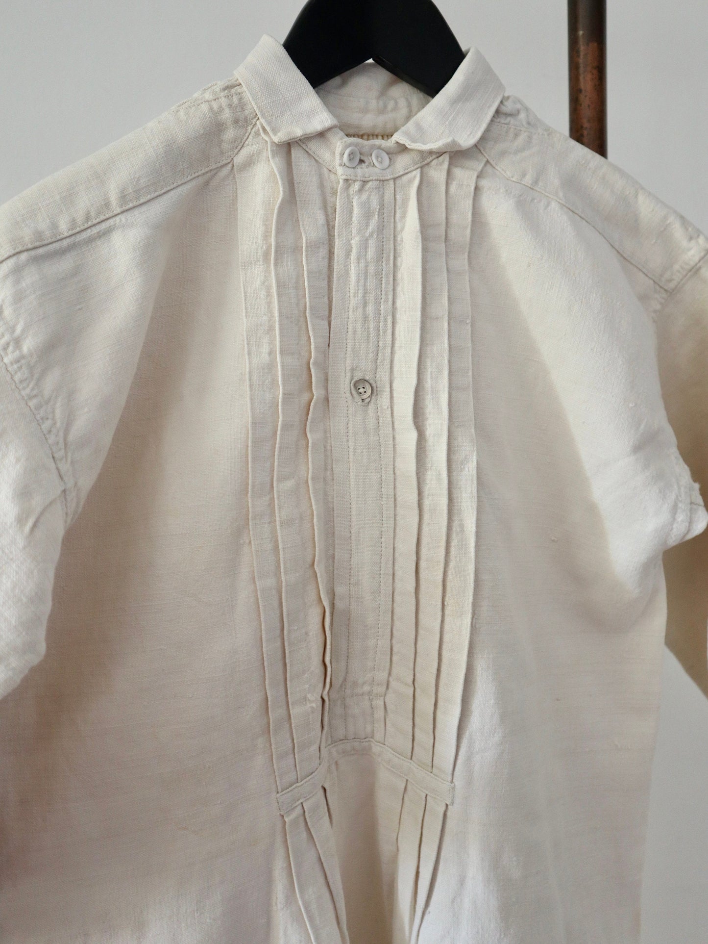 Antique French white linen shirt Pleats long button collar early 1900s